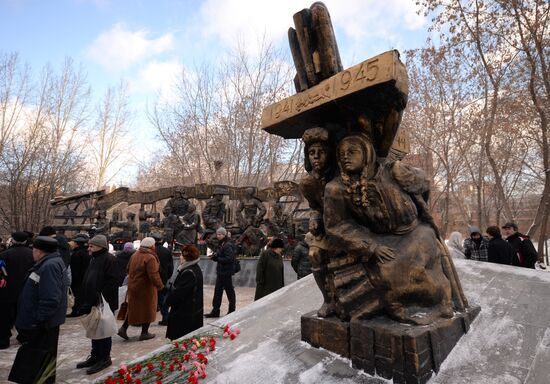 Memorial to war children working on homefront unveiled in Yekaterinburg