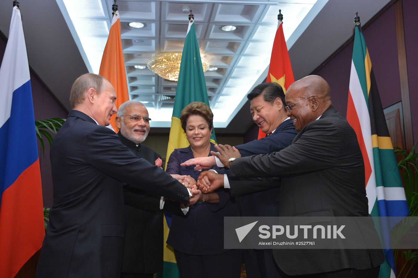 Vladimir Putin takes part in G-20 summit