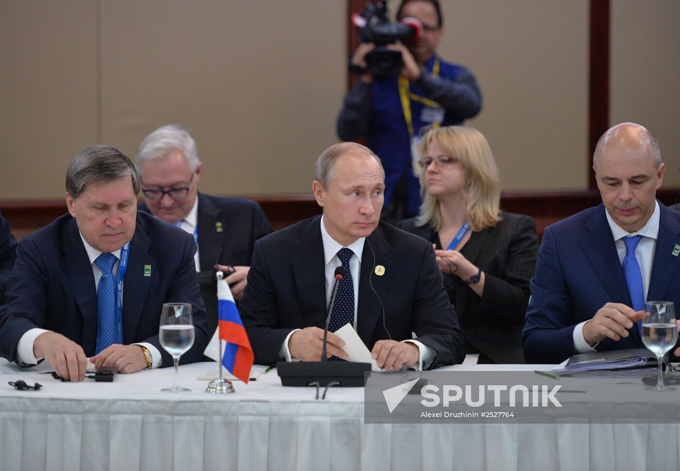 Vladimir Putin takes part in G-20 summit