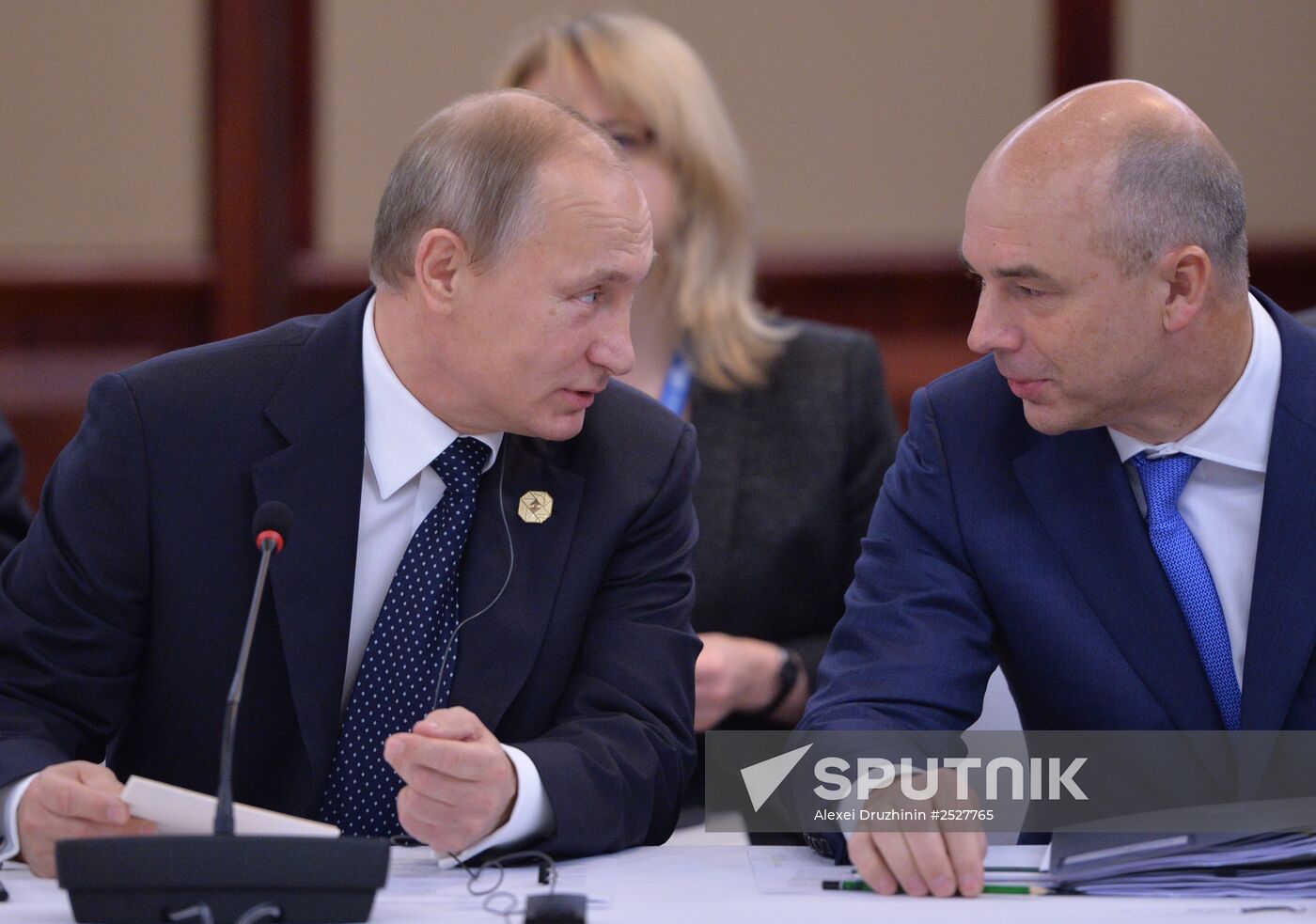 Vladimir Putin takes part in G-20 summit