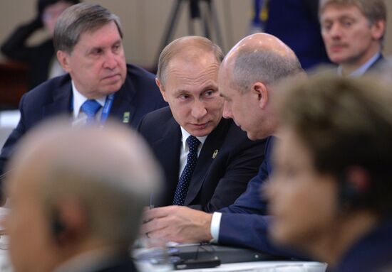 Vladimir Putin takes part in G-20 summit