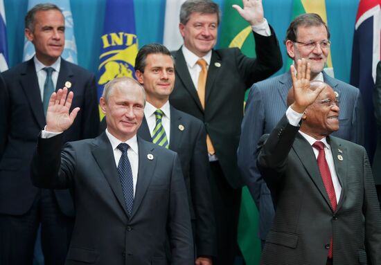 Vladimir Putin takes part in G-20 summit