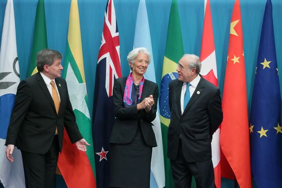 Vladimir Putin takes part in G-20 summit