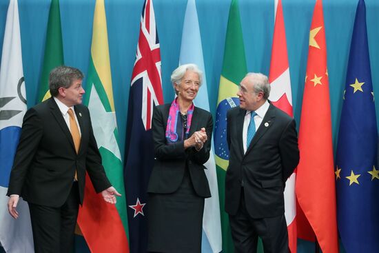 Vladimir Putin takes part in G-20 summit