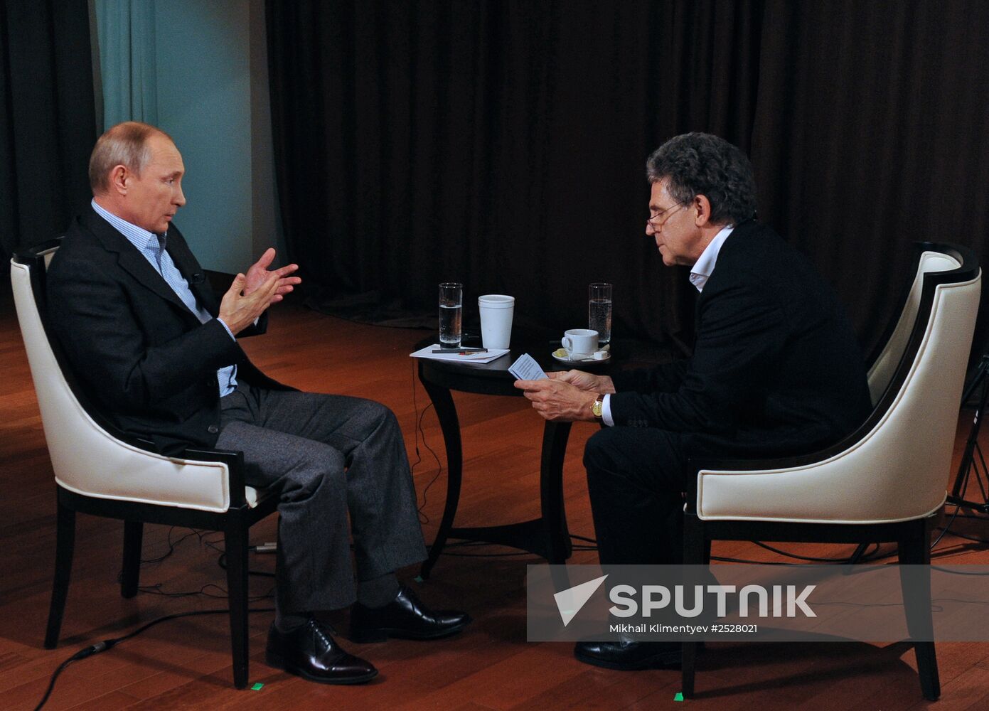 Vladimir Putin gives interview to ARD channel