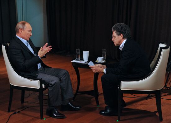 Vladimir Putin gives interview to ARD channel