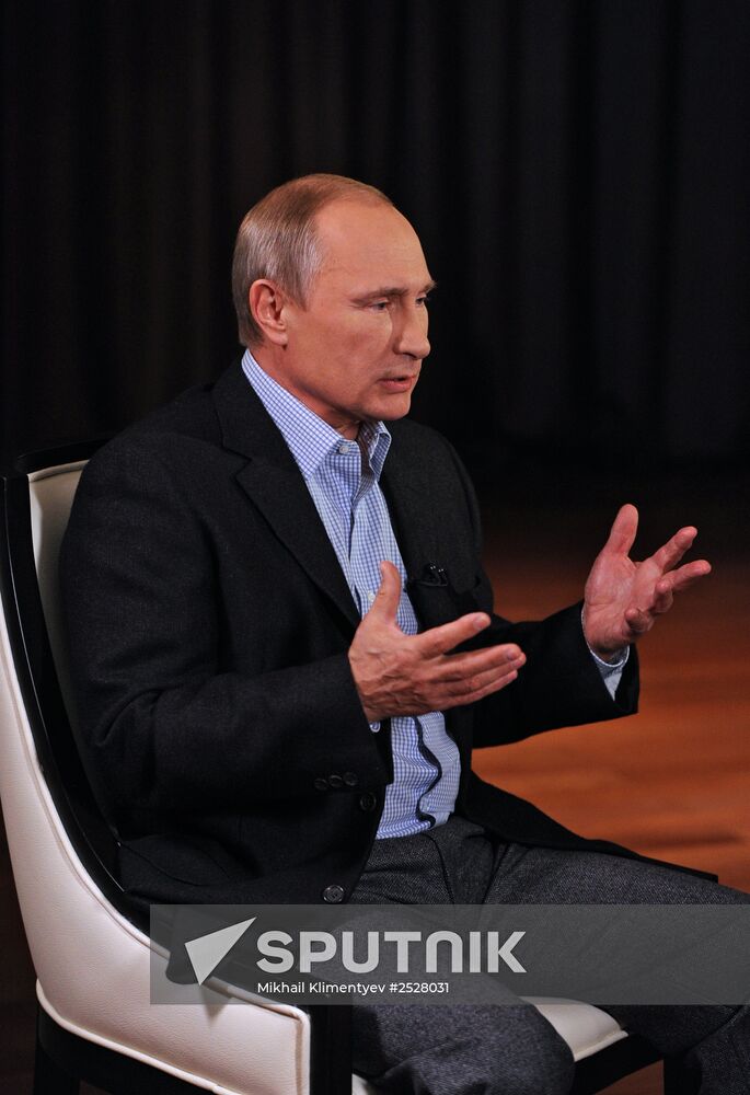 Vladimir Putin gives interview to ARD channel