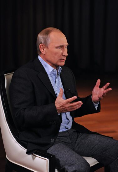 Vladimir Putin gives interview to ARD channel
