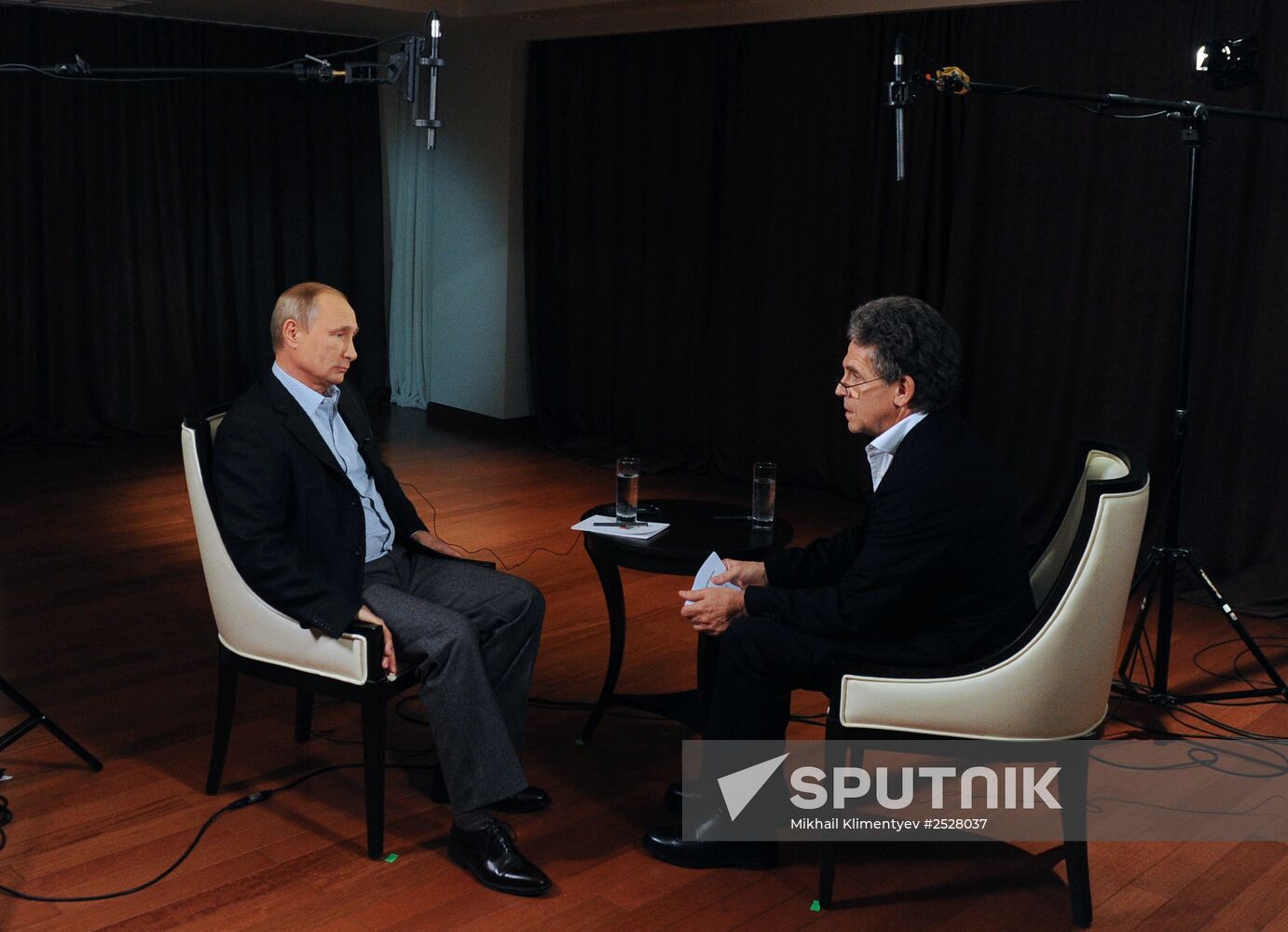 Vladimir Putin gives interview to ARD channel