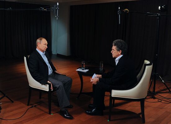 Vladimir Putin gives interview to ARD channel