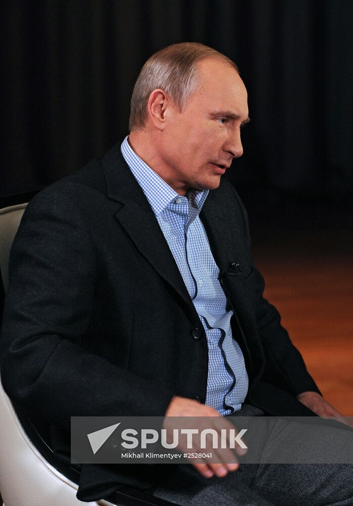 Vladimir Putin gives interview to ARD channel