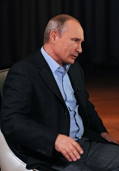 Vladimir Putin gives interview to ARD channel