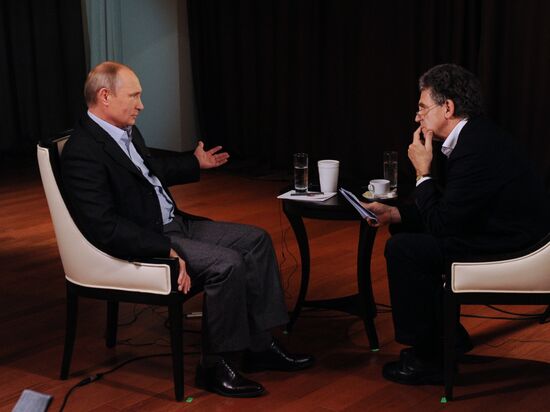 Vladimir Putin gives interview to ARD channel