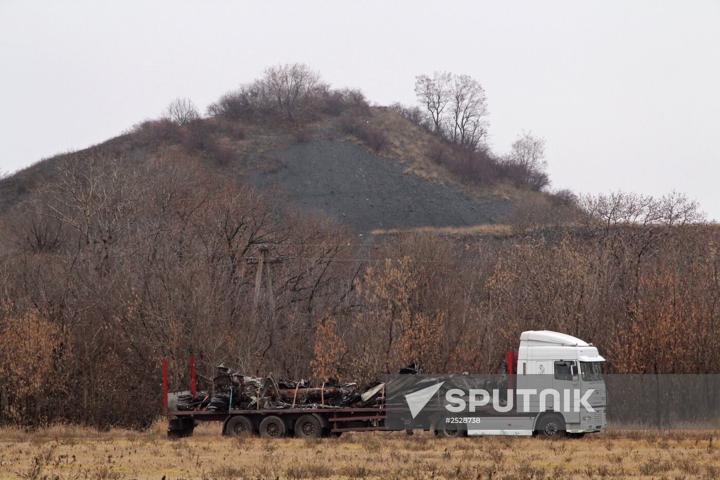 Dutch experts begin collecting debris from MH17 crash site in eastern Ukraine