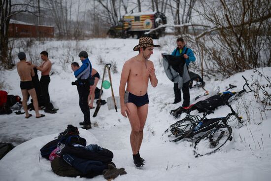 Ice swimmers open season in Novosibirsk
