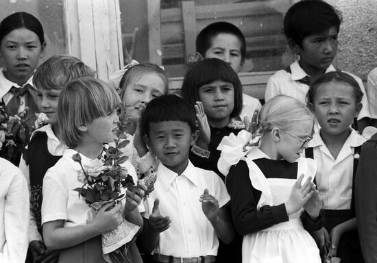 Uzbek schoolchildren