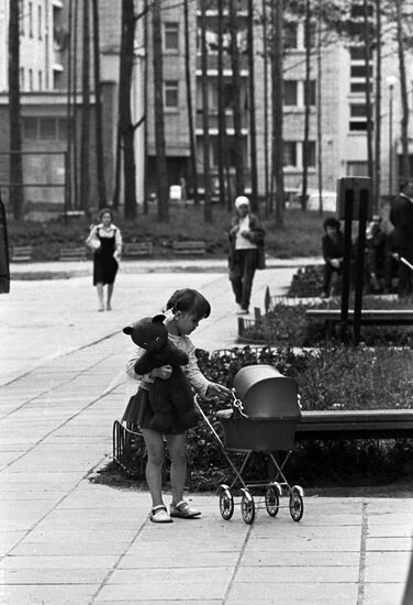 A young resident of Snieckus