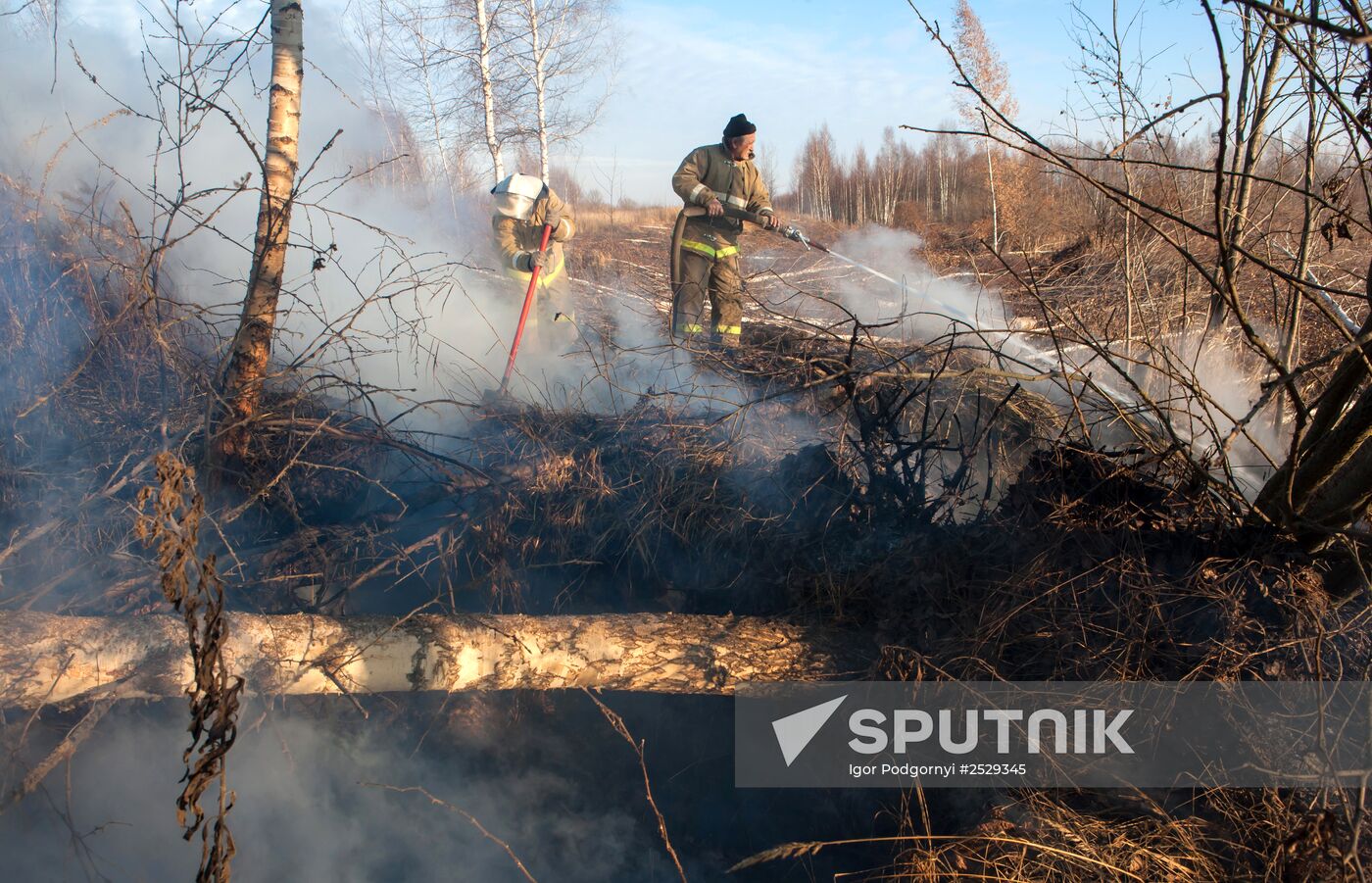Extinguishing peat bog fires in the Tver Region