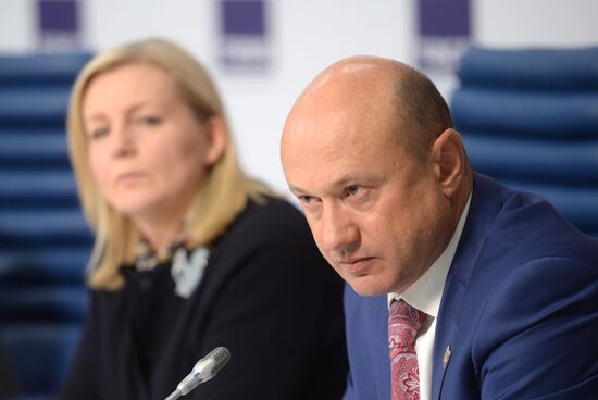 Round-table "Does Russian fashion have a chance?"