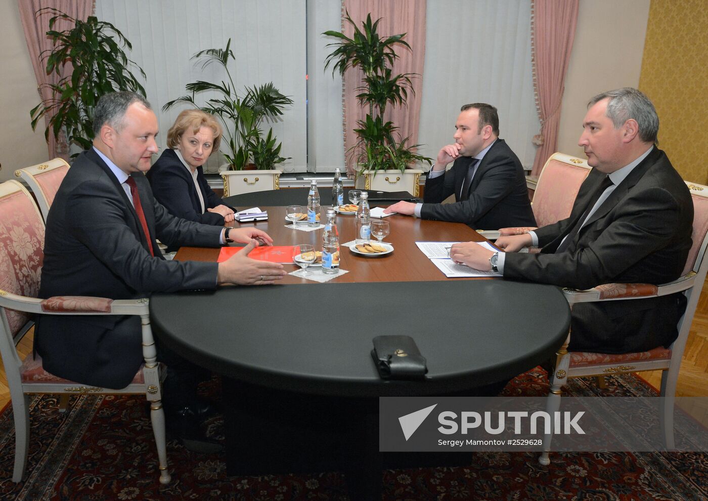 Dmitry Rogozin meets with Igor Dodon and Zinaida Greceanii