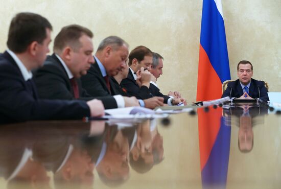Dmitry Medvedev holds meeting on aircraft engineering and shipbuilding development