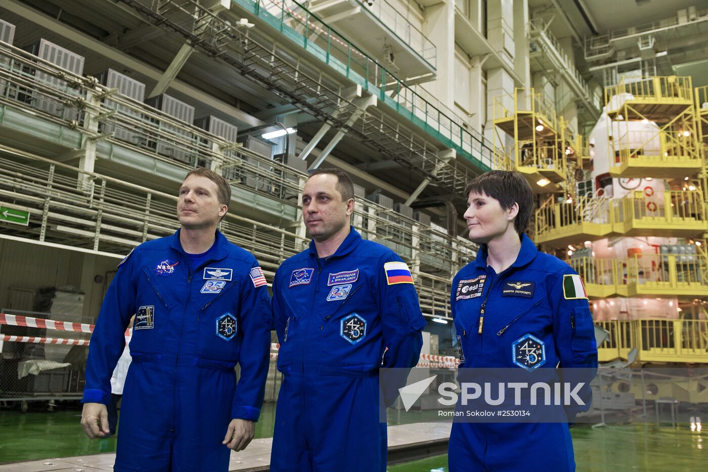 Final inspection of spacecraft and museum visit for crew of 42/43 ISS expedition