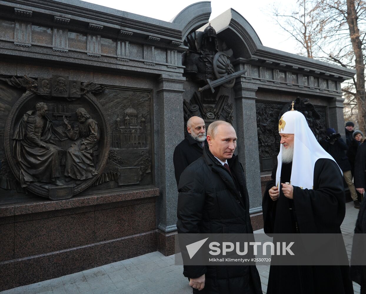 Vladimir Putin attends Alesander I monument's unveiling ceremony
