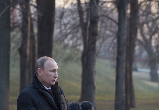 Vladimir Putin attends unveiling ceremony for Alexander I monument