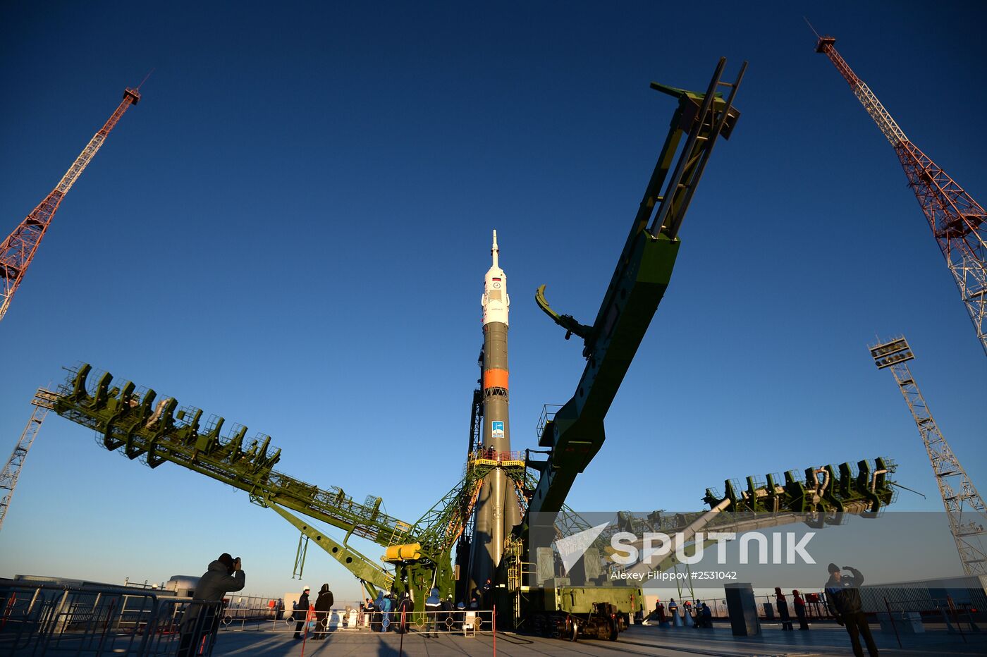 Soyuz ТМА-15М rocket carried to launch site
