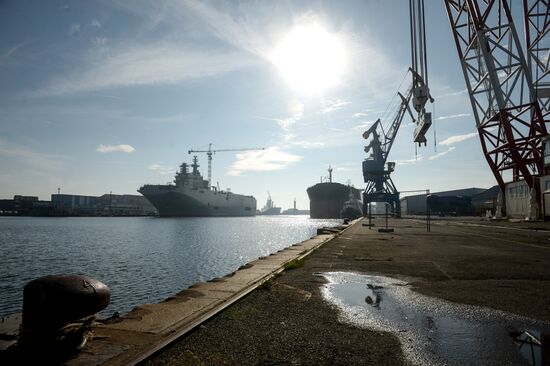 Second Mistral helicopter carrier floated out in France