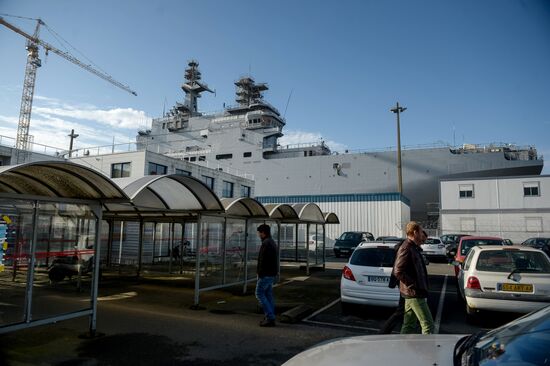 Second Mistral helicopter carrier floated out in France