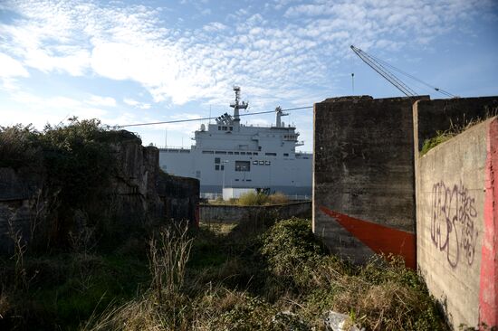 Second Mistral helicopter carrier floated out in France