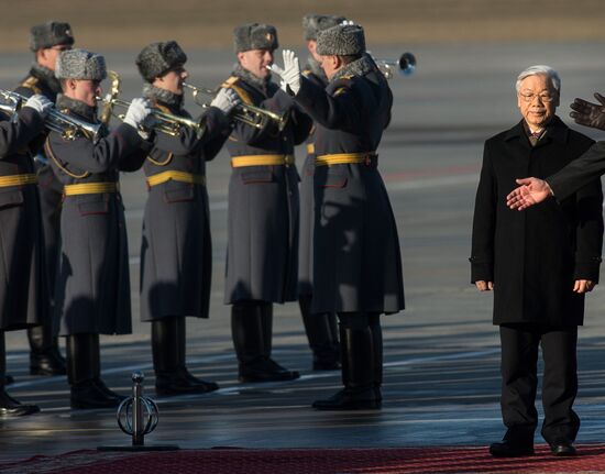 Nguyen Phu Trong arrives in Moscow