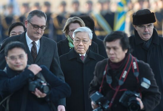 Nguyen Phu Trong arrives in Moscow