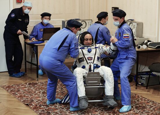 Preparations for launch of Soyuz-FG rocket with Soyuz TMA-15M spacecraft