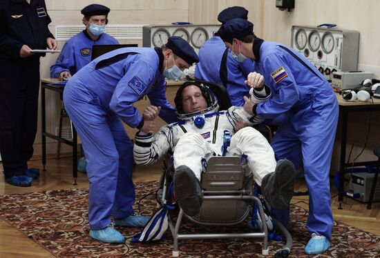 Preparations for launch of Soyuz-FG rocket with Soyuz TMA-15M spacecraft