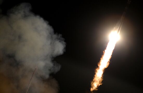 Blast off of Soyuz-FG rocket with Soyuz TMA-15M spacecraft at Baikonur cosmodrome