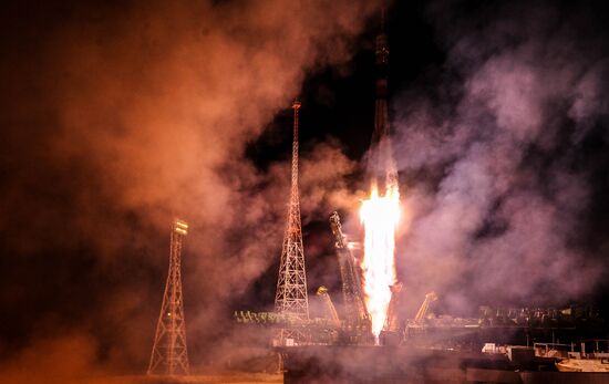 Blast off of Soyuz-FG rocket with Soyuz TMA-15M spacecraft at Baikonur cosmodrome
