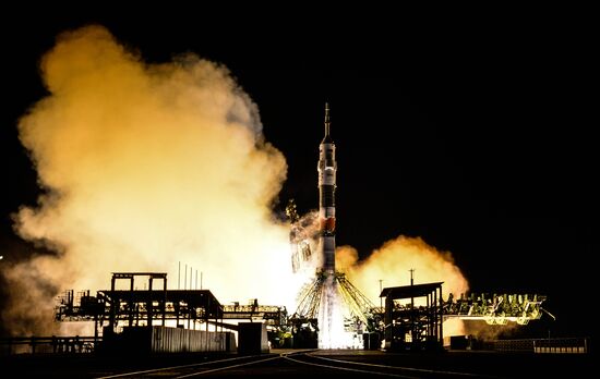 Blast off of Soyuz-FG rocket with Soyuz TMA-15M spacecraft at Baikonur cosmodrome