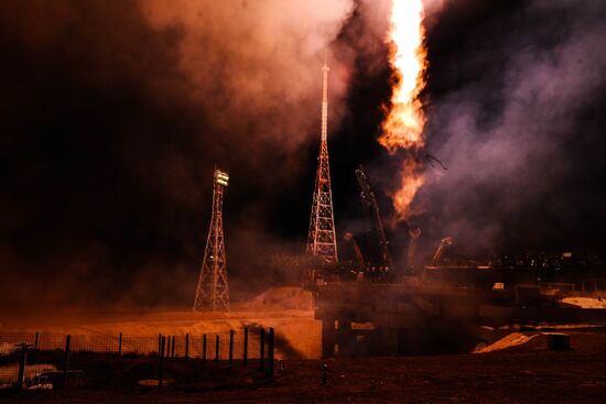 Blast off of Soyuz-FG rocket with Soyuz TMA-15M spacecraft at Baikonur cosmodrome