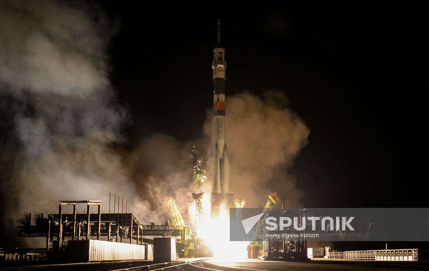 Blast off of Soyuz-FG rocket with Soyuz TMA-15M spacecraft at Baikonur cosmodrome