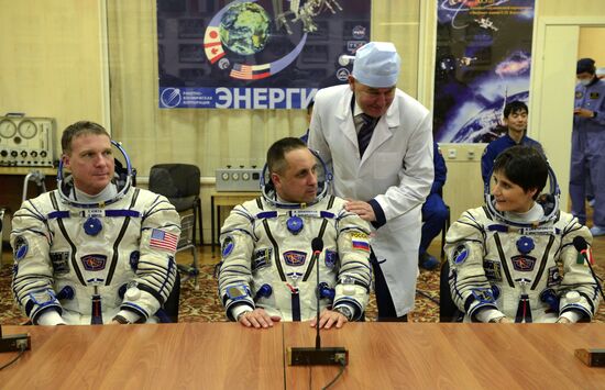 Preparations for launch of Soyuz-FG rocket with Soyuz TMA-15M spacecraft