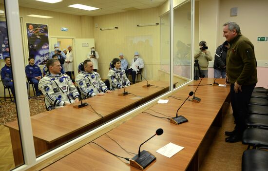 Preparations for launch of Soyuz-FG rocket with Soyuz TMA-15M spacecraft
