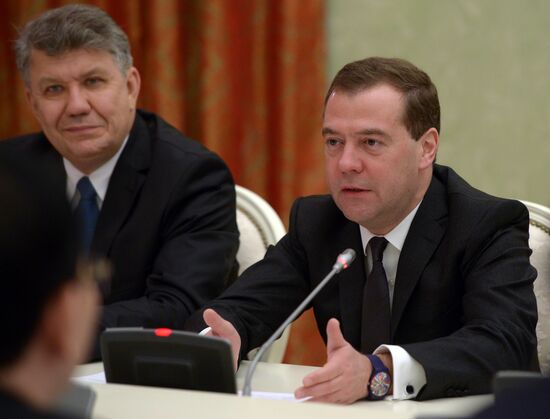 Dmitry Medvedev negotiates with Nguyen Phu Trong