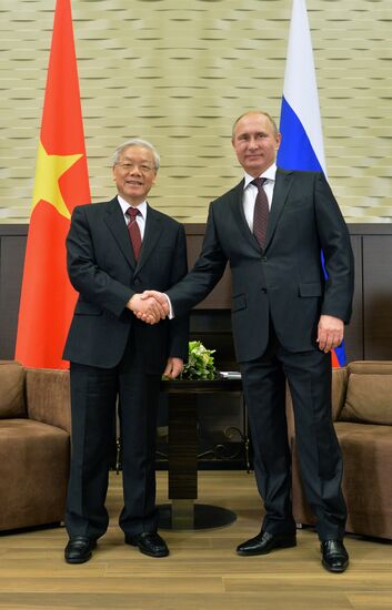 Vladimir Putin meets with Nguyen Phu Trong