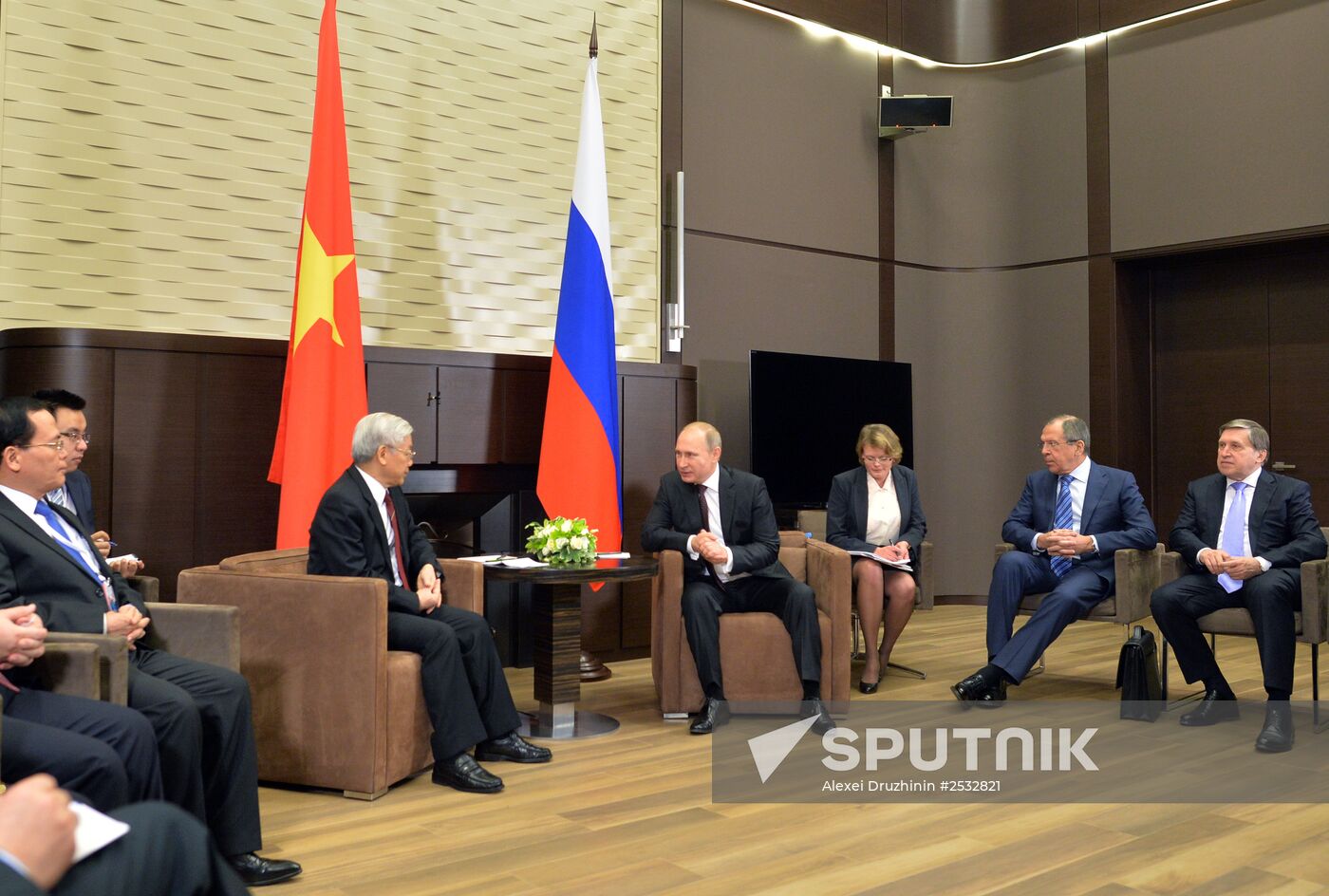 Vladimir Putin meets with Nguyen Phu Trong