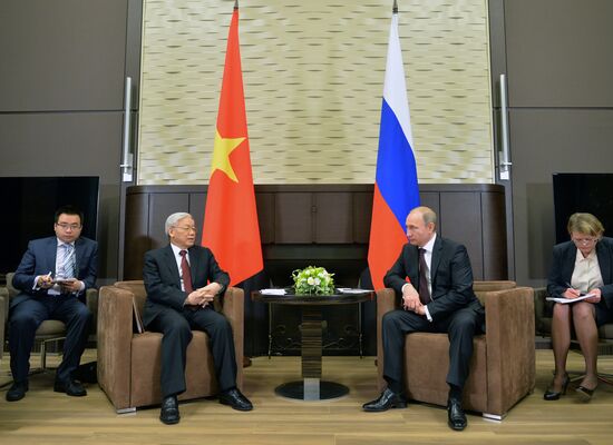 Vladimir Putin meets with Nguyen Phu Trong
