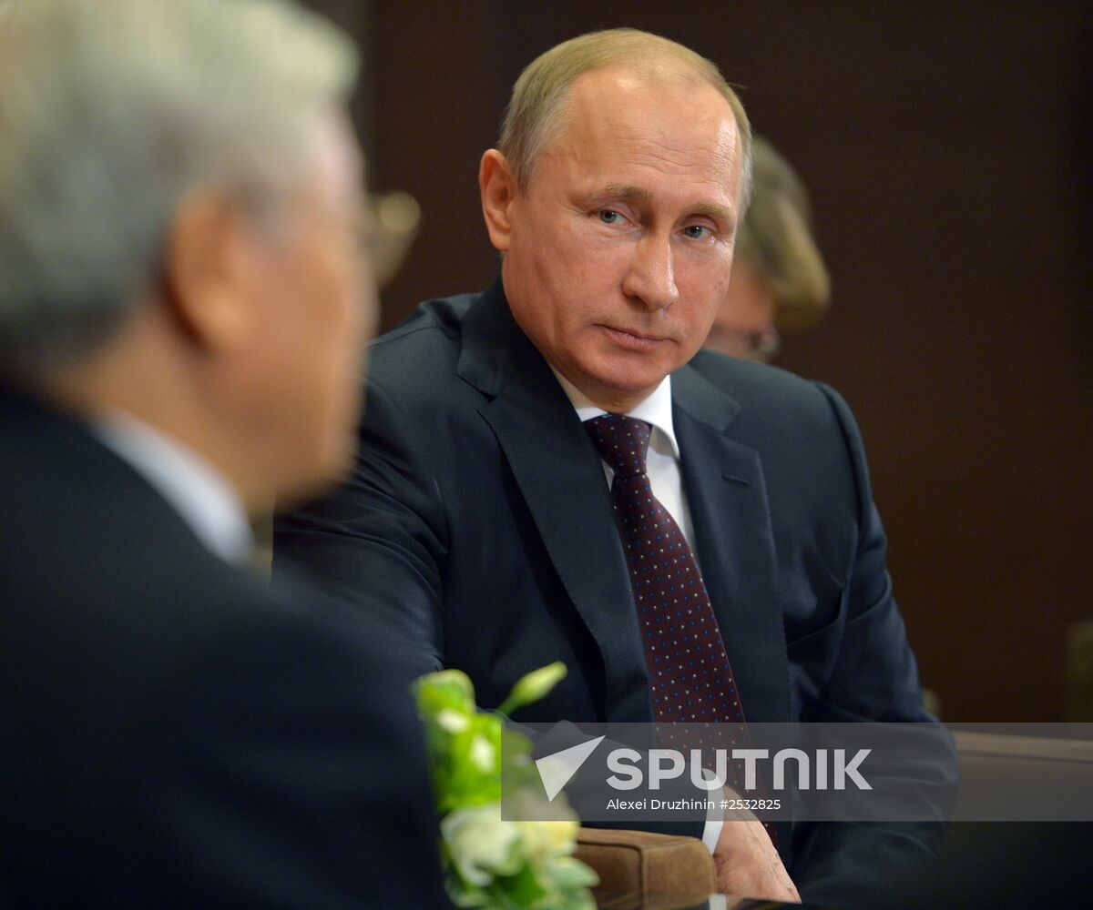 Vladimir Putin meets with Nguyen Phu Trong