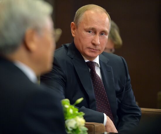 Vladimir Putin meets with Nguyen Phu Trong