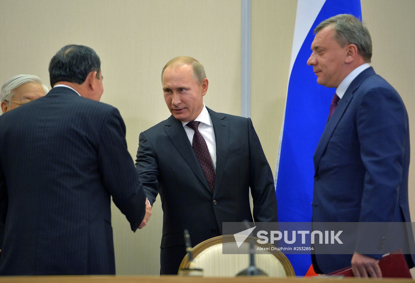 Vladimir Putin holds meeting with Nguyen Phu Trọng